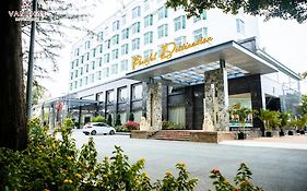 Khách sạn Vạn Phát Riverside